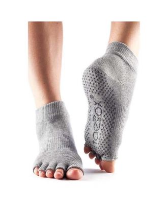  Yoga Socks for Women ,Grip Non Slip Toeless Toe Socks for  Pilates, Barre, Martial, Arts Fitness, Dance (Black) : Clothing, Shoes &  Jewelry